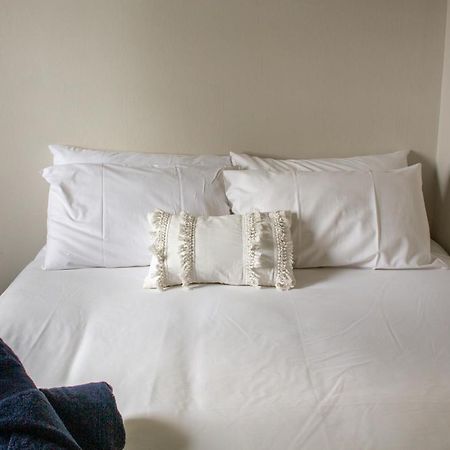 Tates Hotel Windsor Esterno foto