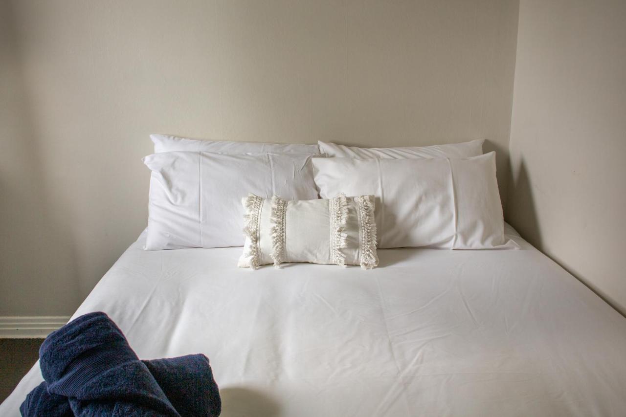 Tates Hotel Windsor Esterno foto