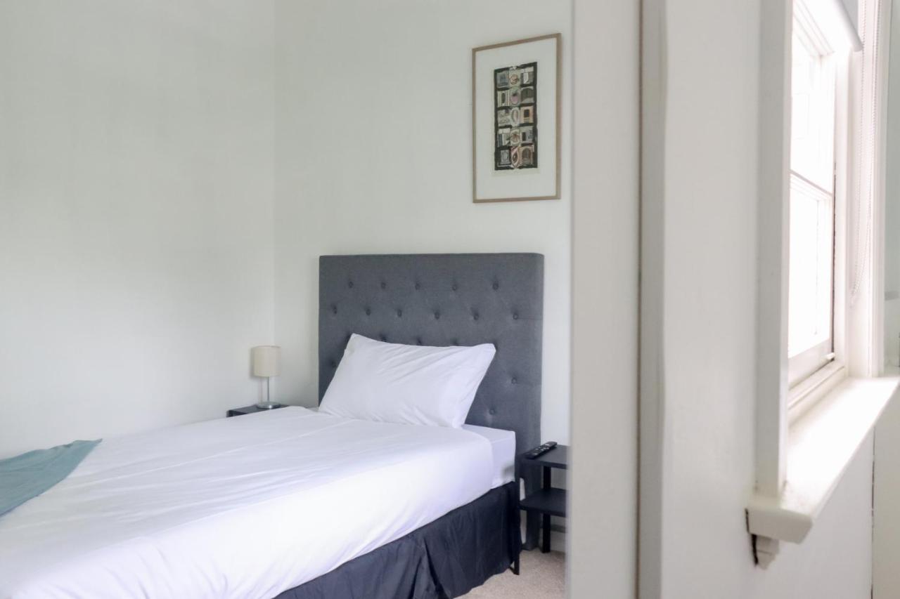 Tates Hotel Windsor Esterno foto