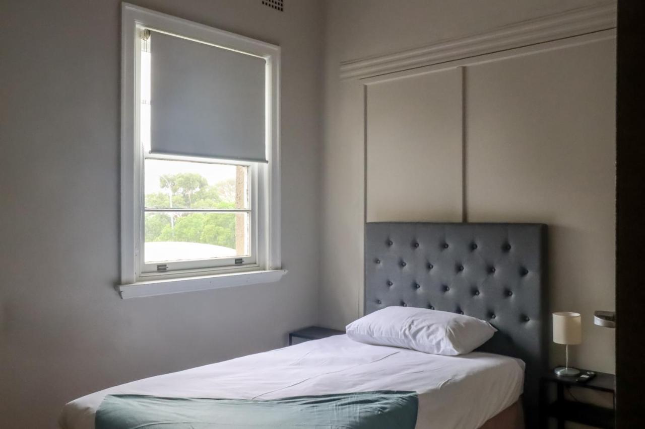 Tates Hotel Windsor Esterno foto