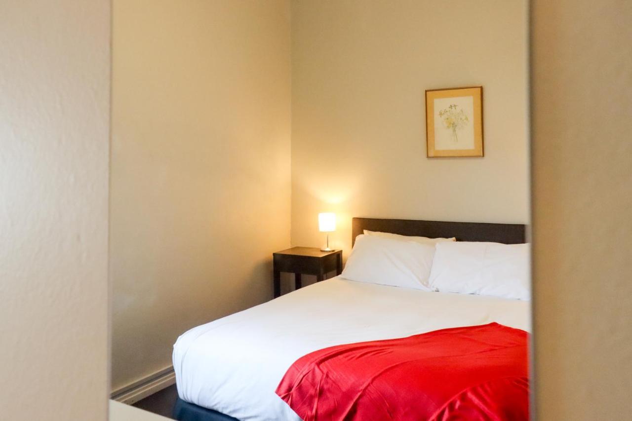 Tates Hotel Windsor Esterno foto
