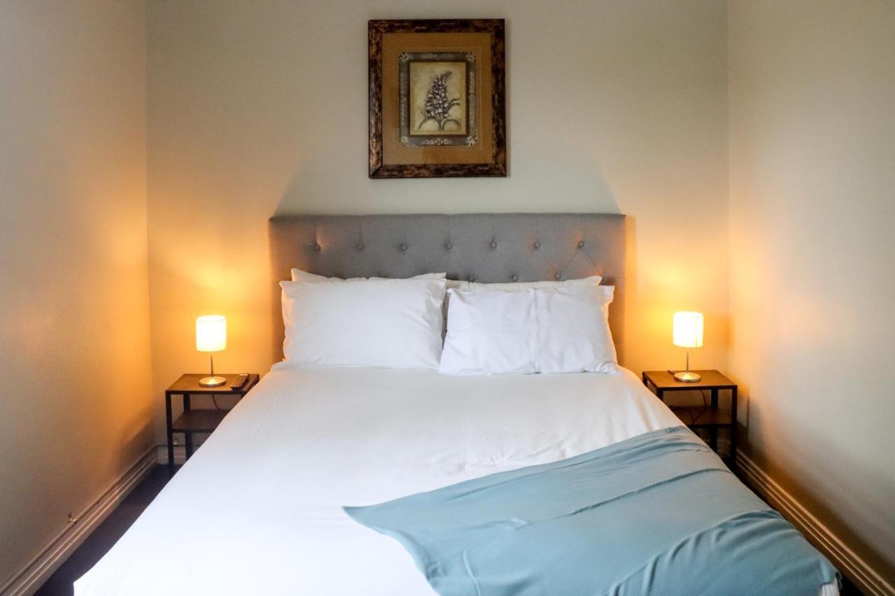 Tates Hotel Windsor Esterno foto
