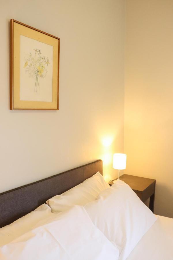 Tates Hotel Windsor Esterno foto