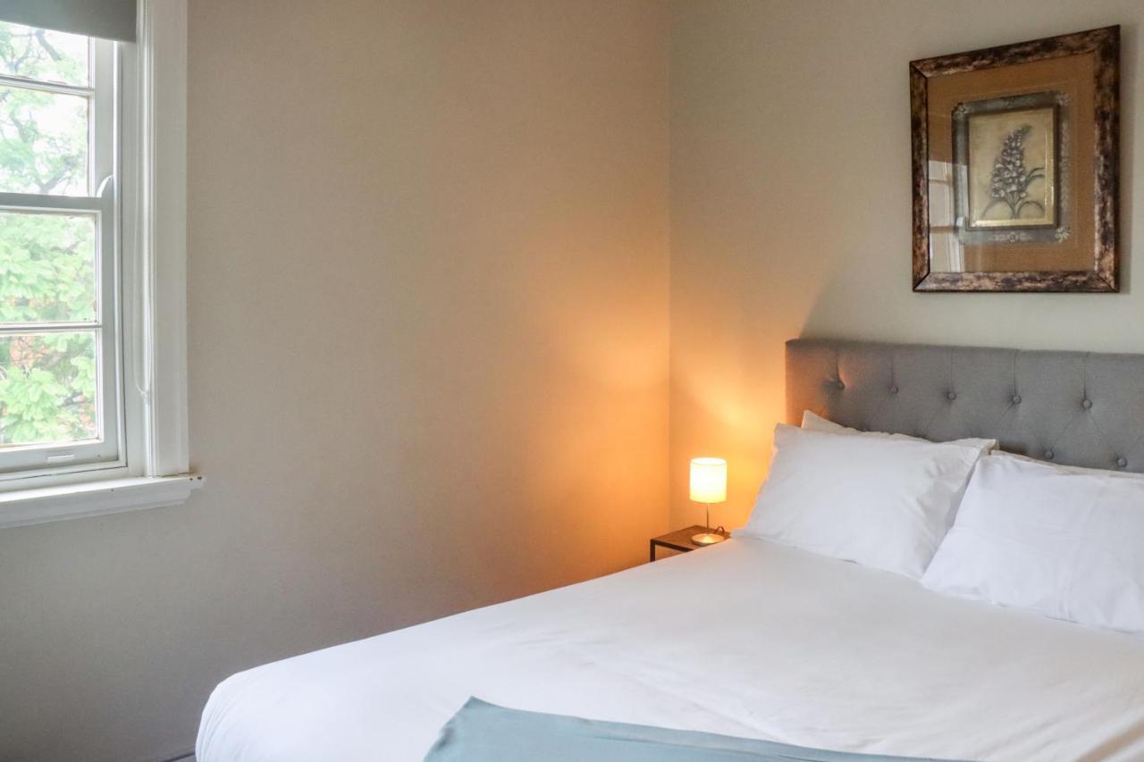 Tates Hotel Windsor Esterno foto