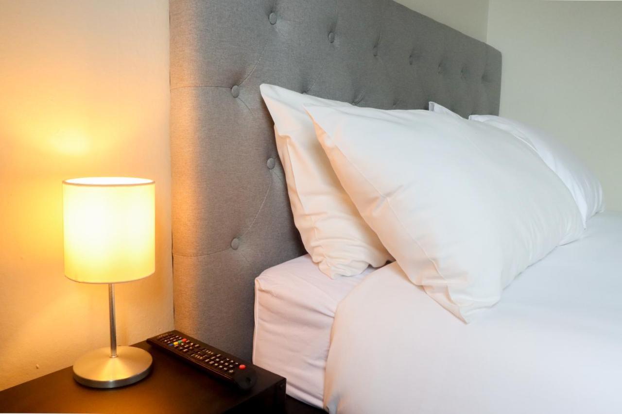 Tates Hotel Windsor Esterno foto